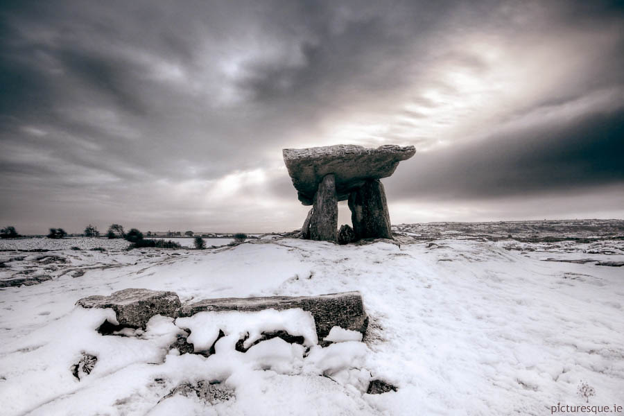 poulnabrone dolmen in winter